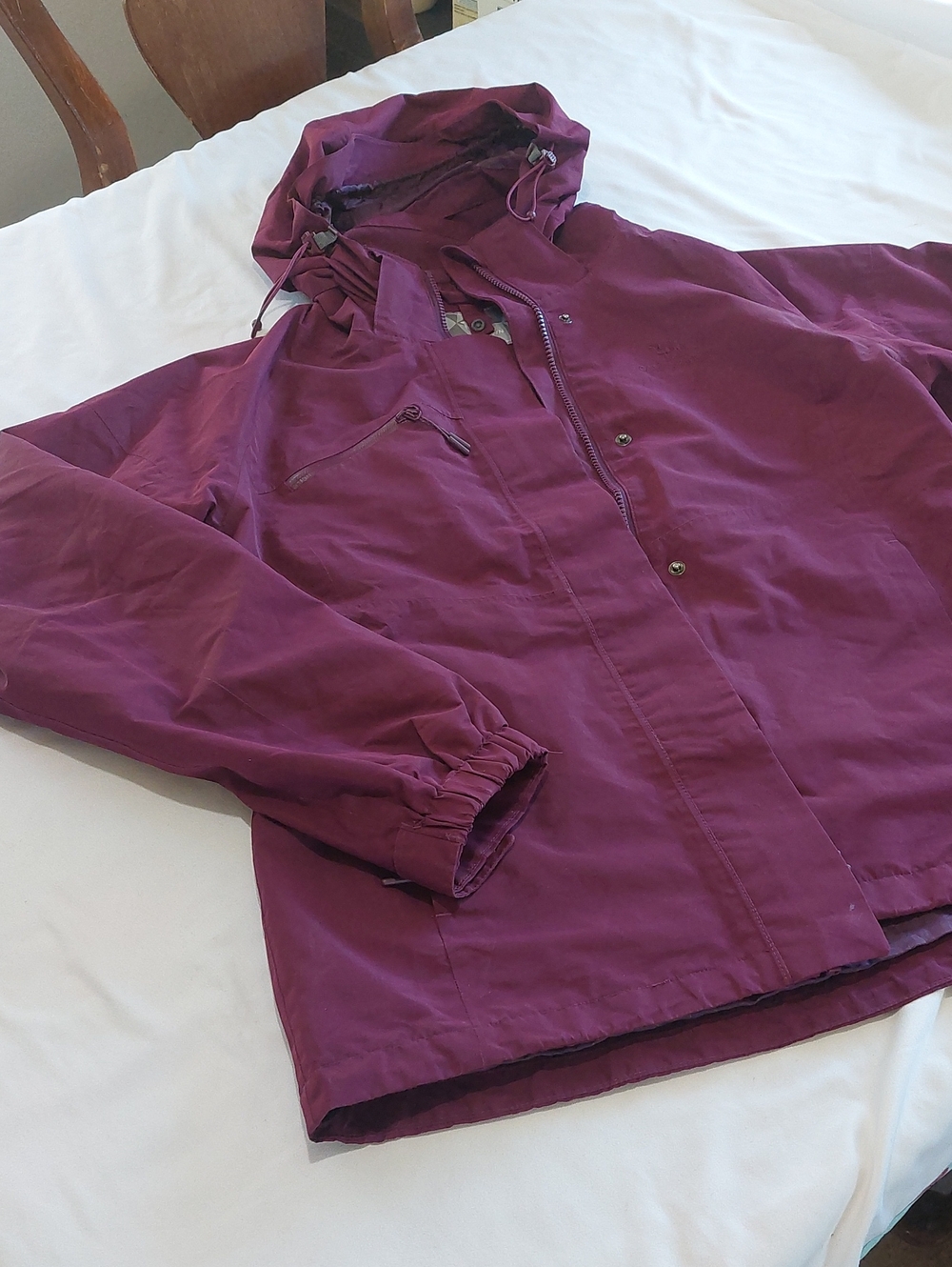 Camel Crown Windbreaker And Rain JacketWomen’s Hooded Jacket in Plum .